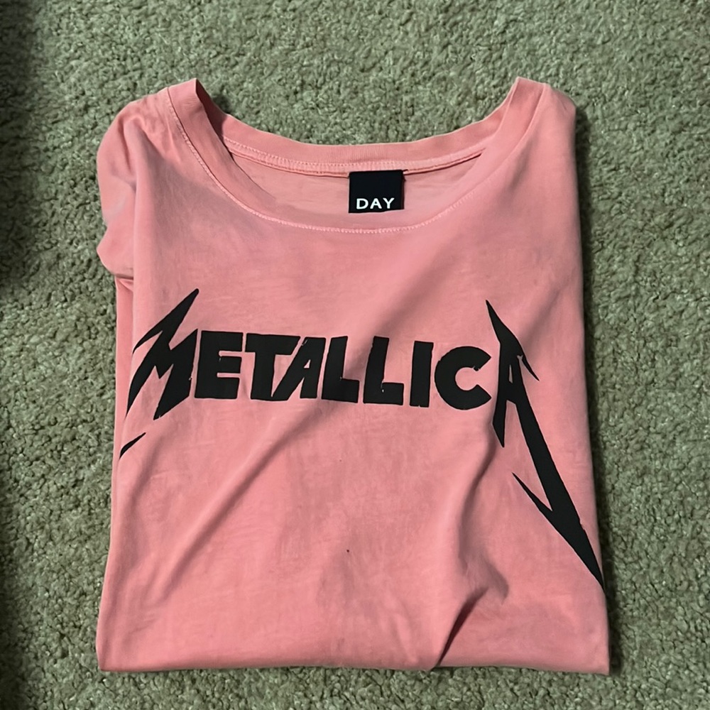 Pink Metallica t shirt